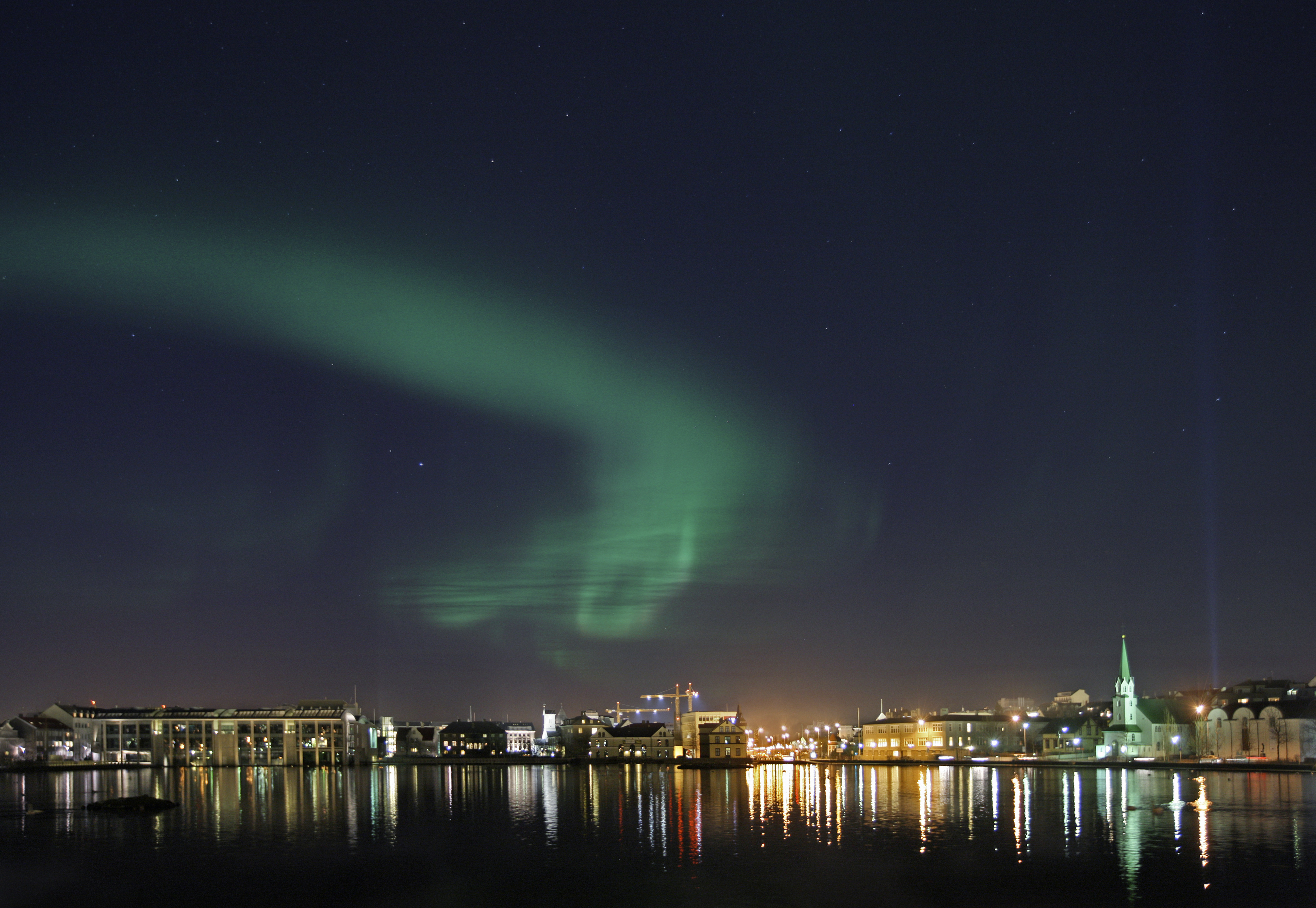 aurores boréales au-dessus de Reykjavik