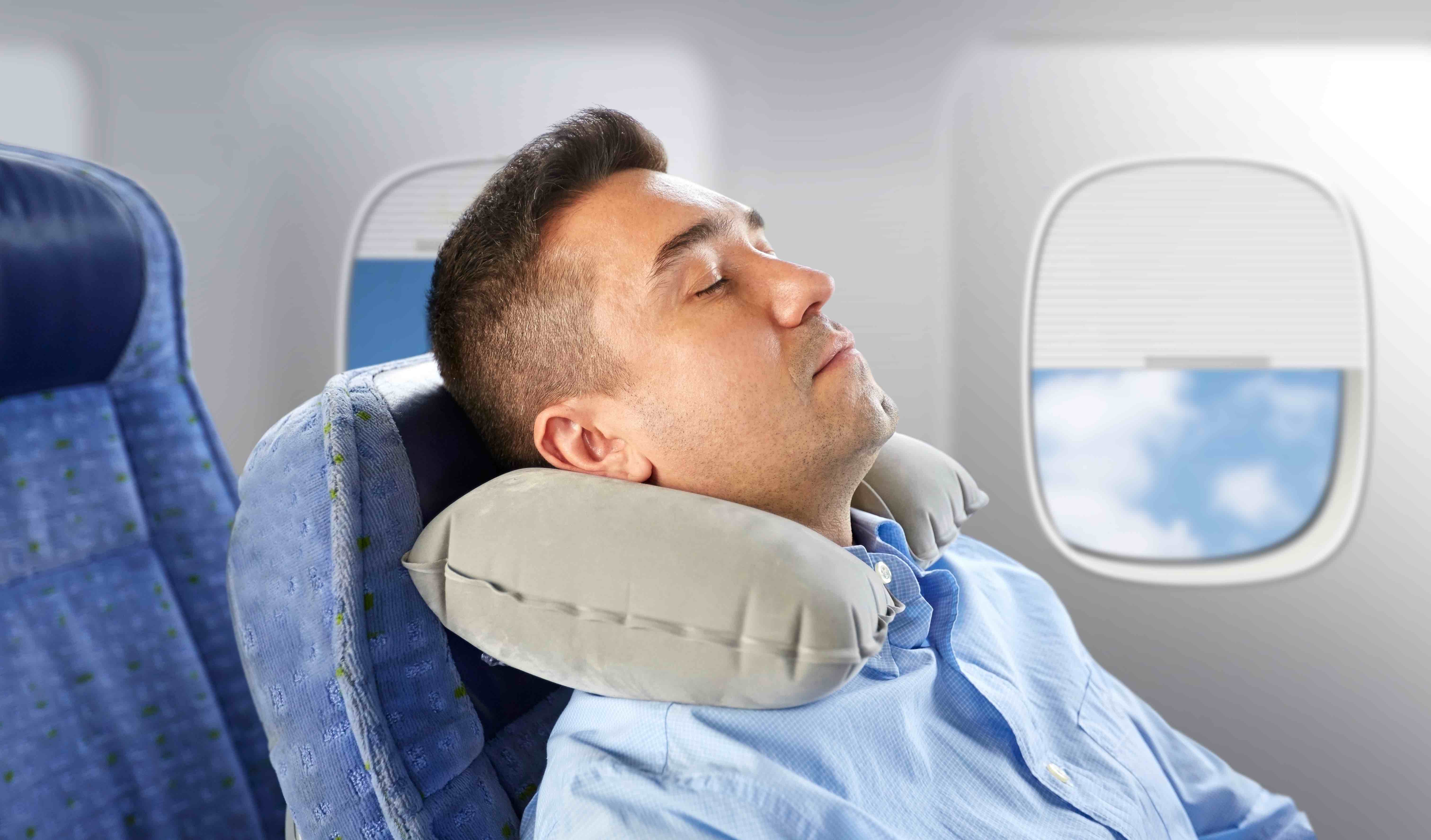 Man sleeping on plane avoid getting sick